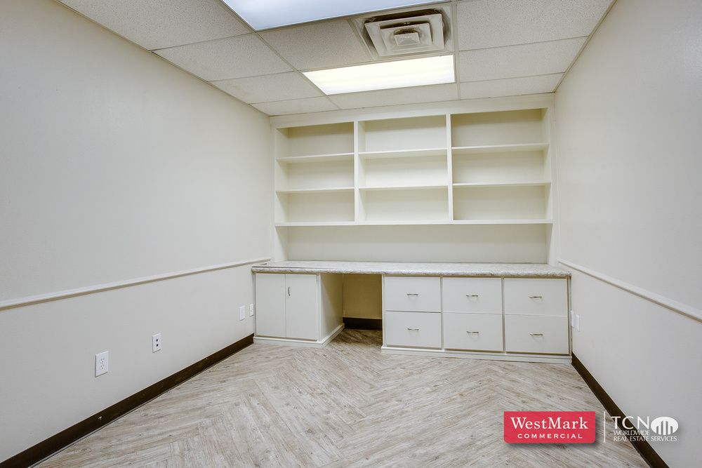 Office Space on 69th & Slide: 5145 69th St, Lubbock, TX 79424